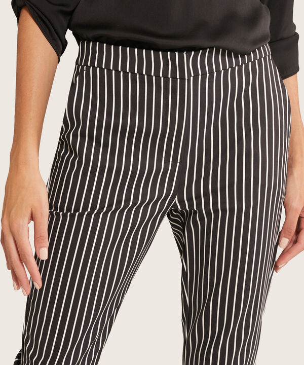 Pantalon Clasico Estampado image number null