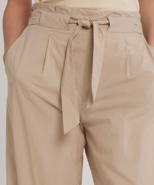 Pantalon Moda Tipo Paper Bag, Bota Amplia Con Bolsillos Laterales Y Cinturón Para Anudar, Cristales Linea Moda