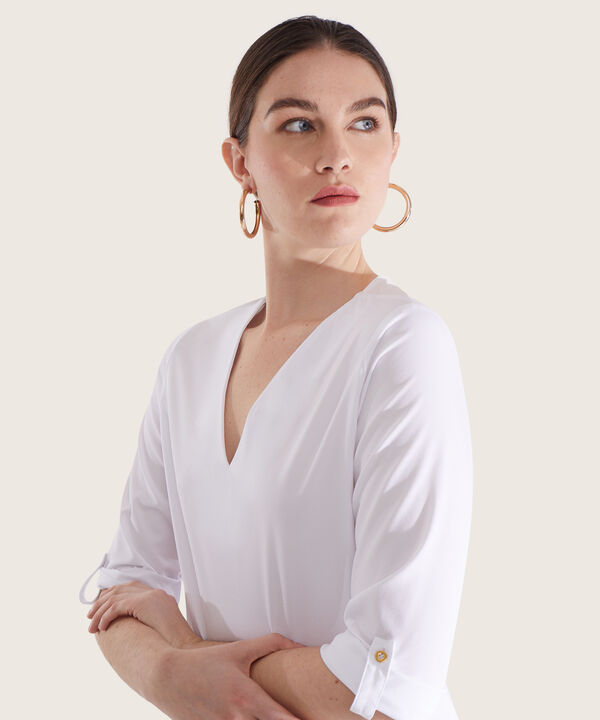 Blusa Unicolor Manga 3/4 Con Cuello En V, Charretera Para Graduar image number null