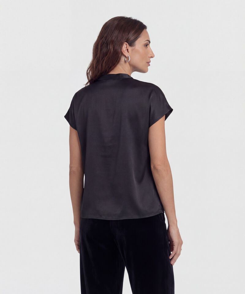 Blusa Unicolor Con Detalle 