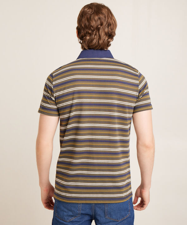 Polo Preteñida, Cuello Duro Con Bolsillo Y Pechera Unicolor, Silueta Regular Fit, Sunset Dust Línea Moda