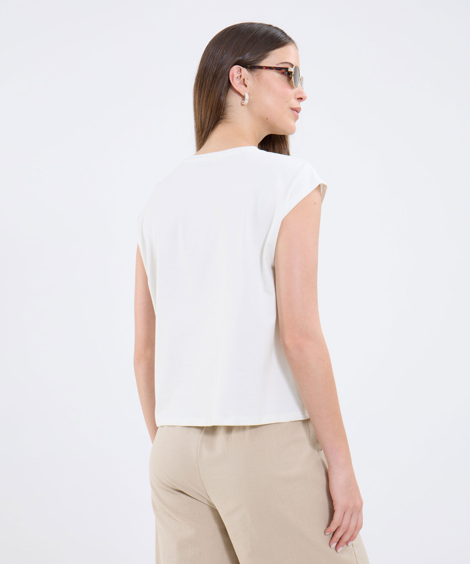 Camiseta Unicolor Con Bordado