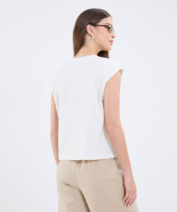 Camiseta Unicolor Con Bordado