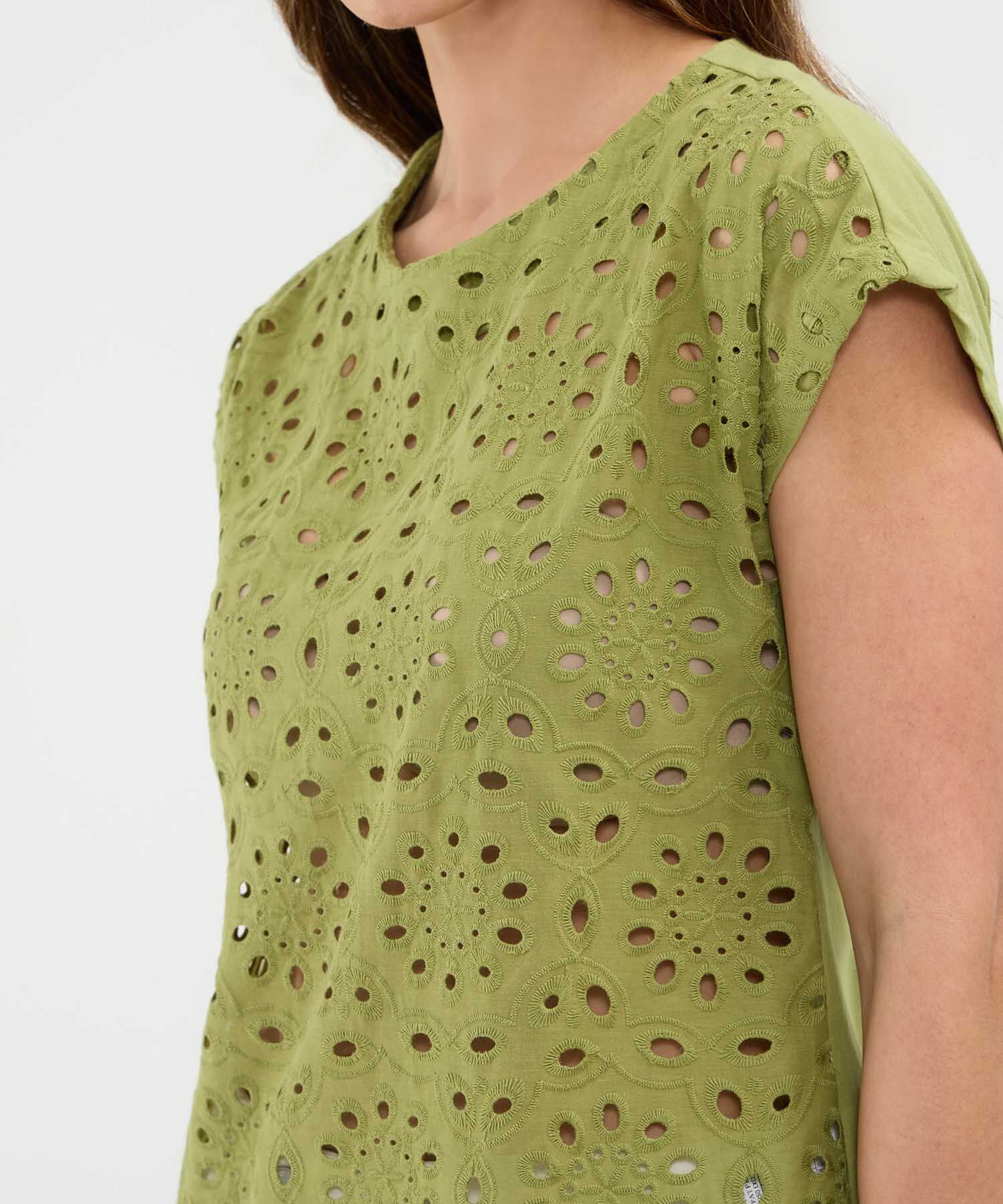 Blusa en Ojalillo Escote Redondo