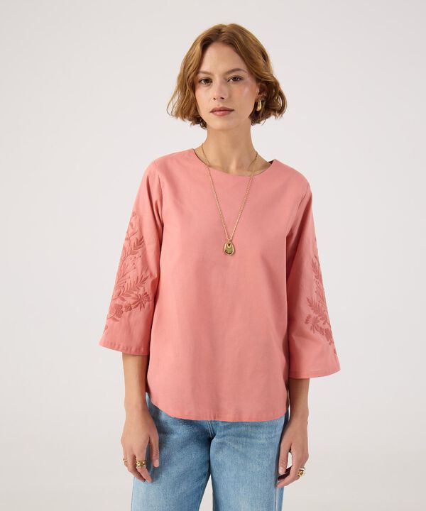 Blusa con Bordado Floral en Mangas  image number null