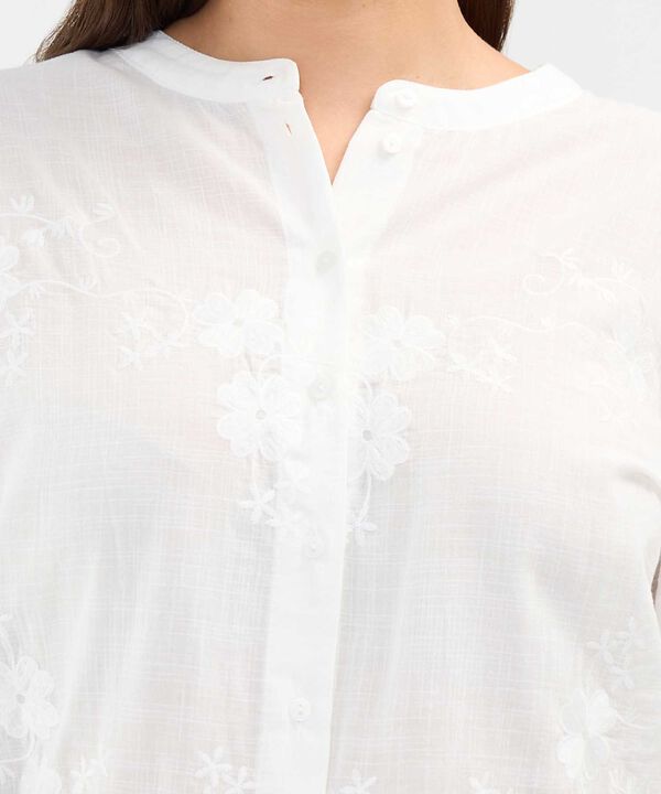 Blusa con Bordado Floral image number null