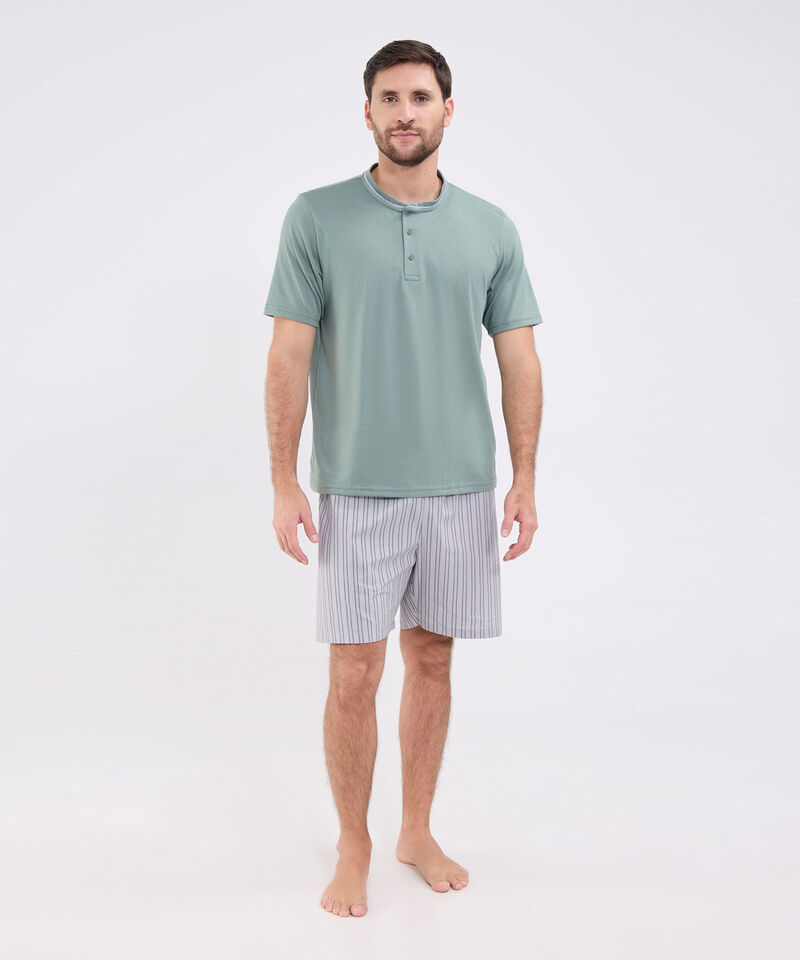 Conjunto de Pijama manga corta cuello henley con vena en contraste y pantaloneta preteñida para hombre
