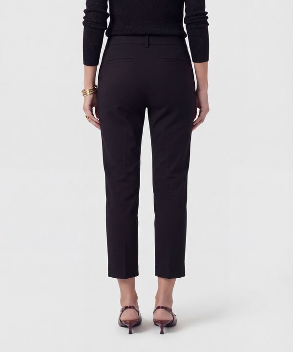 Pantal&oacute;n Capri Con Bot&oacute;n A Contraste Para Mujer