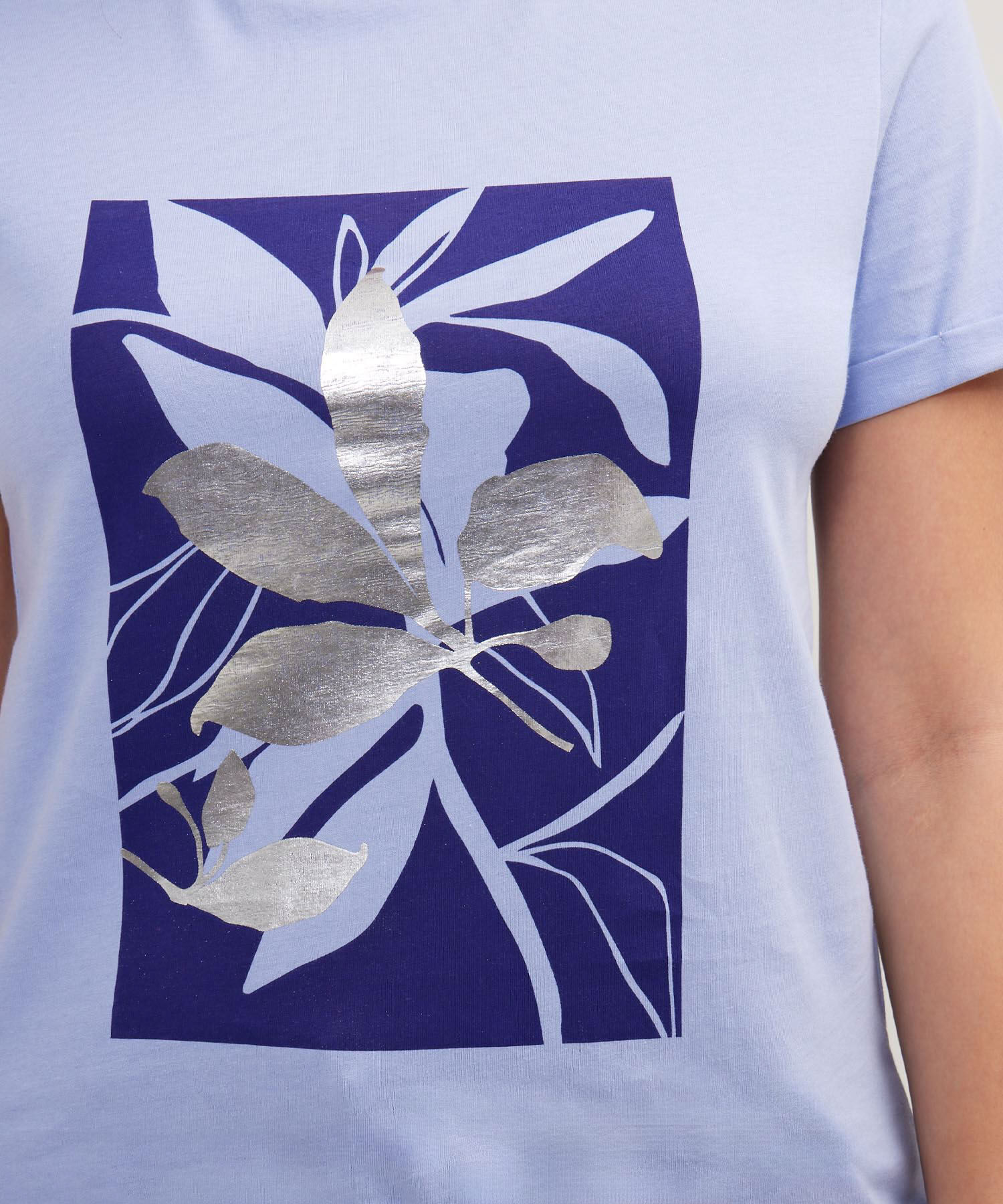 Camiseta Cuello Redondo, Manga Corta Con Screen, Fiesta En El Jardin Linea Moda