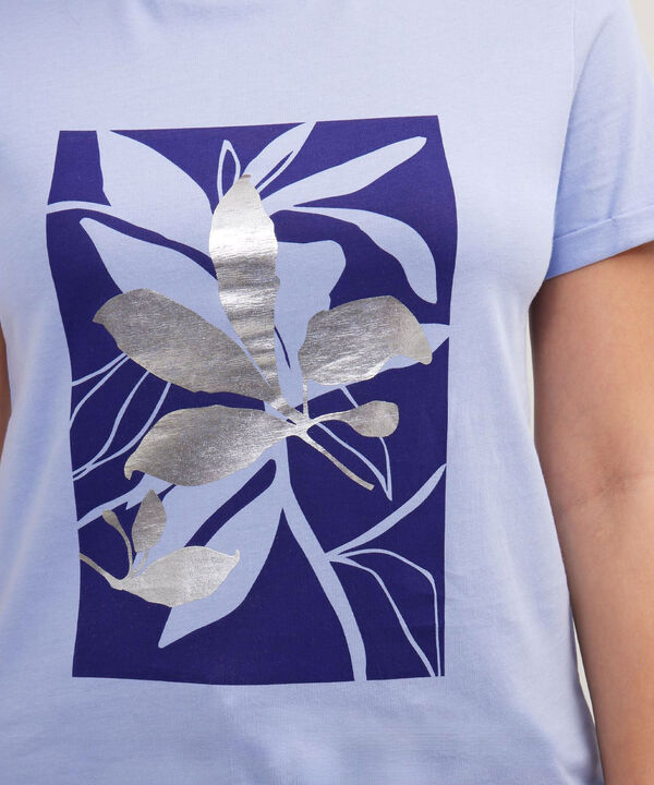 Camiseta Cuello Redondo, Manga Corta Con Screen, Fiesta En El Jardin Linea Moda