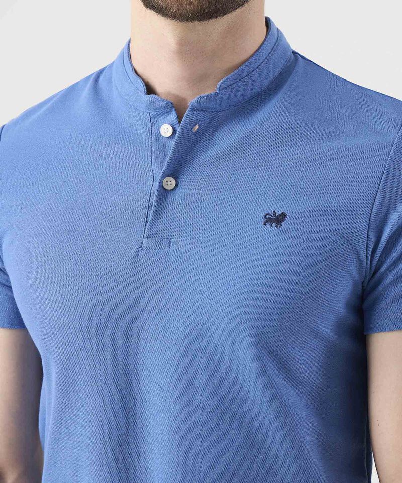 Polo Unicolor Con Bordado
