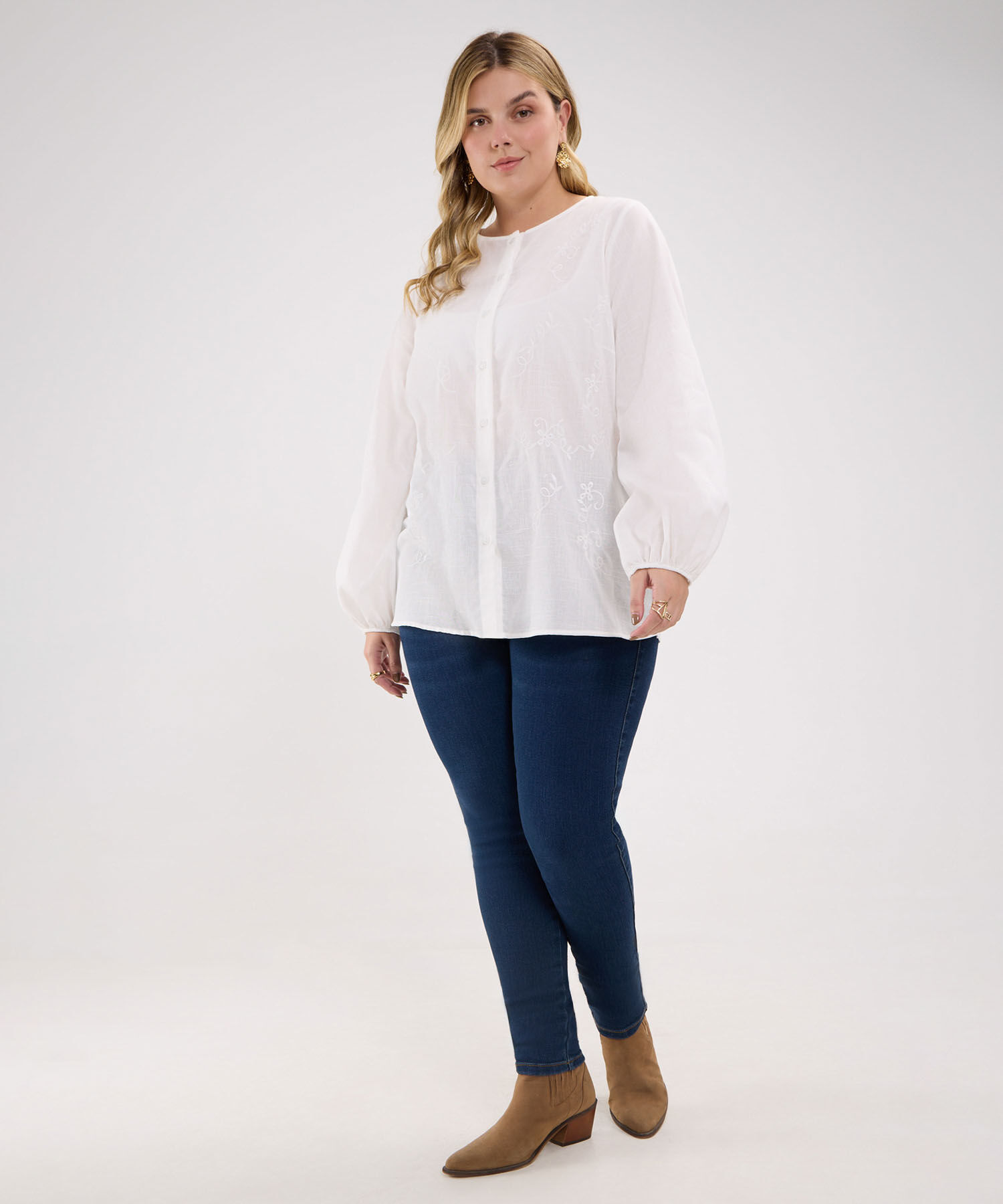 Blusa Unicolor Con Bordado Manga Bombacha