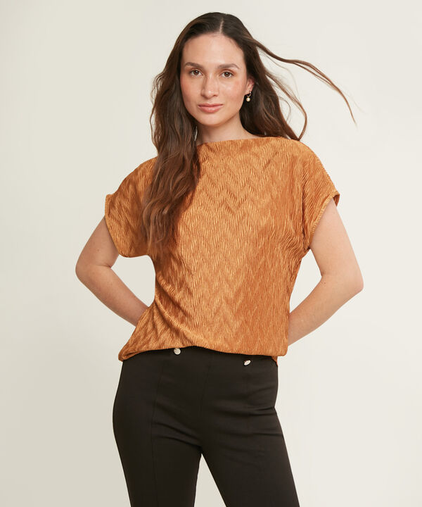 Blusa Plisada Manga Sisa, Cuello Redondo Y Silueta Holgada