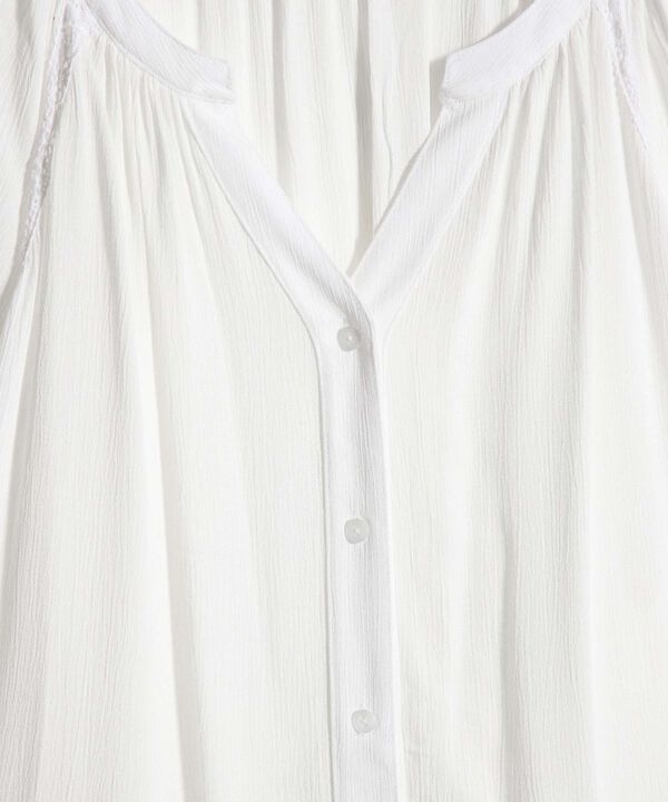 Blusa con Ojalillo image number null