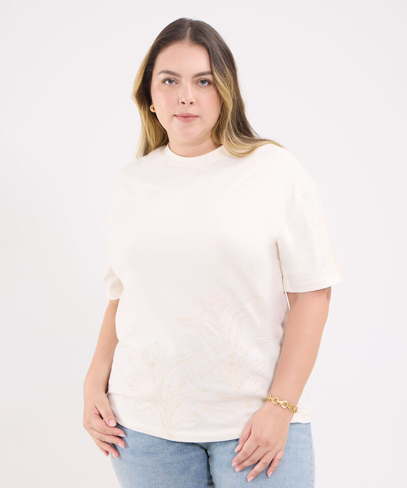 Camiseta con Bordado Floral