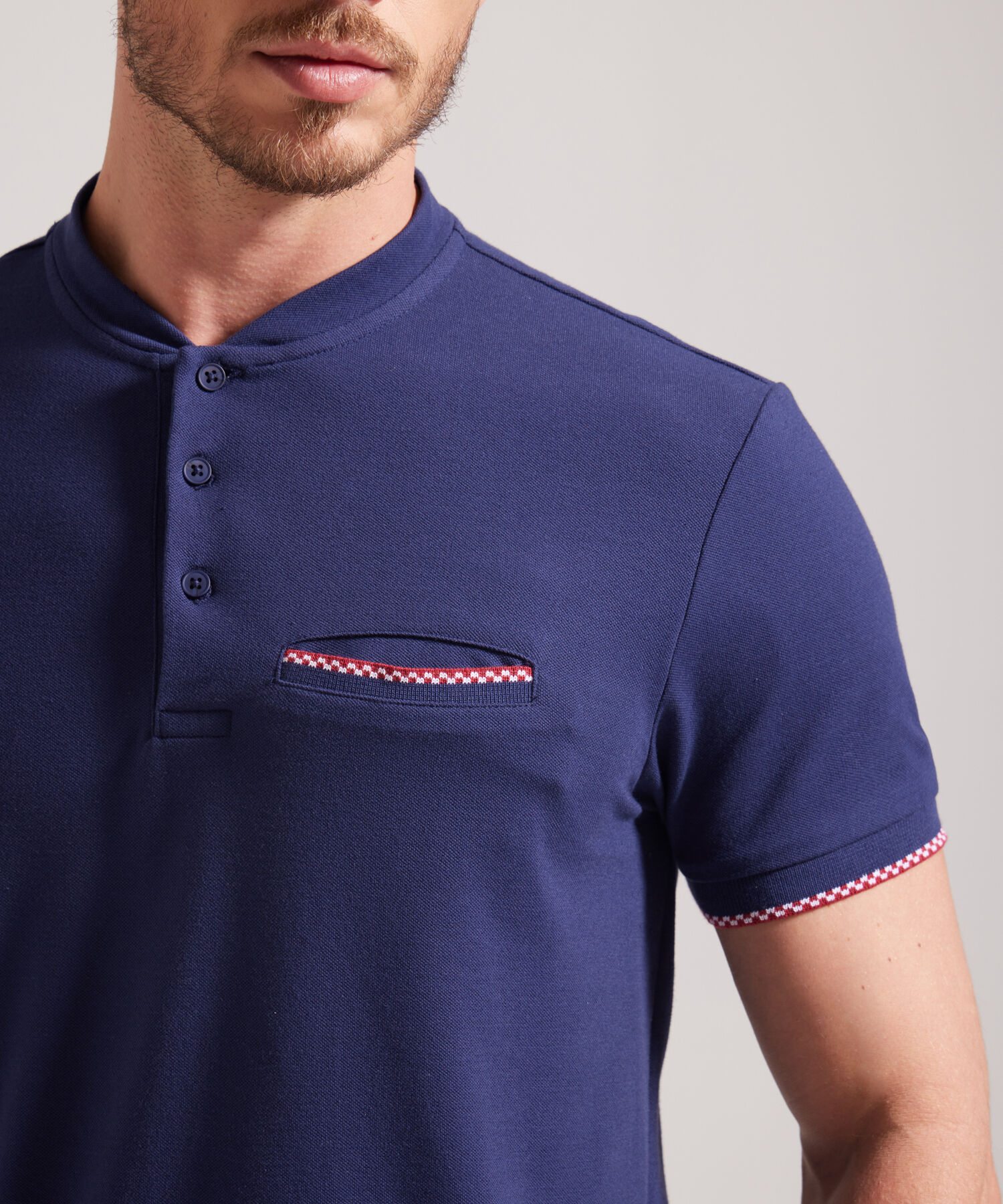 Polo Cuello Mao, Bolsillo Tejido. Slim Fit