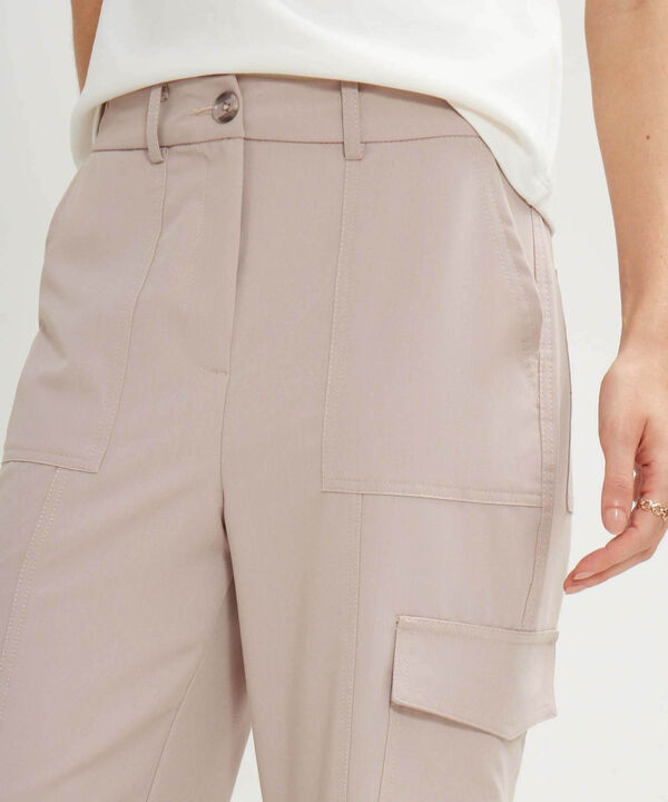 Pantalón Tipo Cargo Recto Unicolor image number null