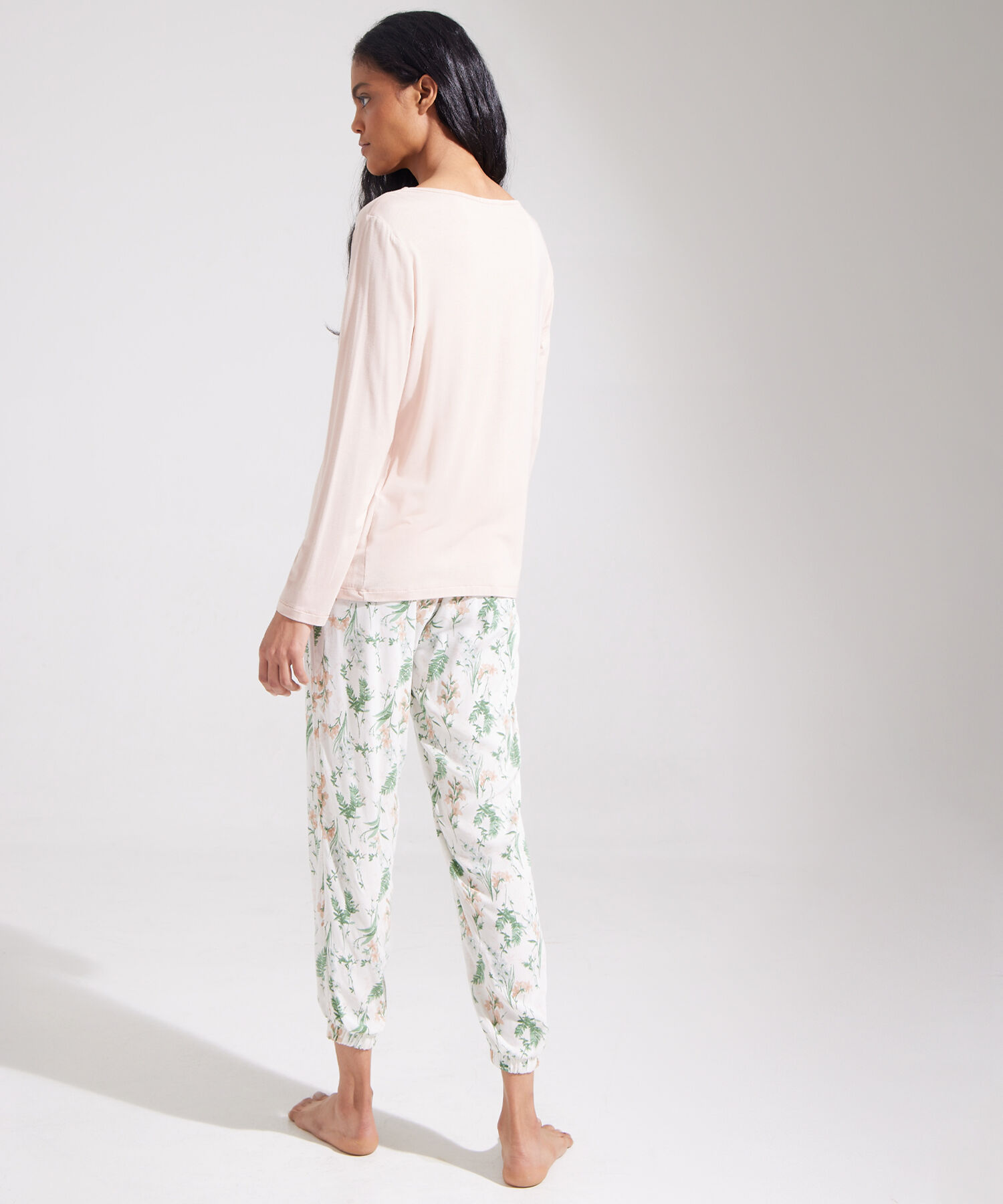 Pijama Set Camiseta Manga Larga Cuello V Unicolor Y Pantalón Plano Estampado