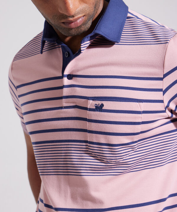 Polo Preteñida Cuello Duro Con Bolsillo, Pechera Y Banda En Contraste Unicolor, Silueta Regular Fit