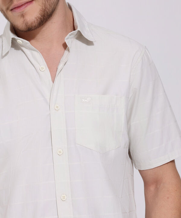 Camisa Unicolor Texturizada, Manga Corta Con Bolsillo Y Silueta Slim Fit image number null