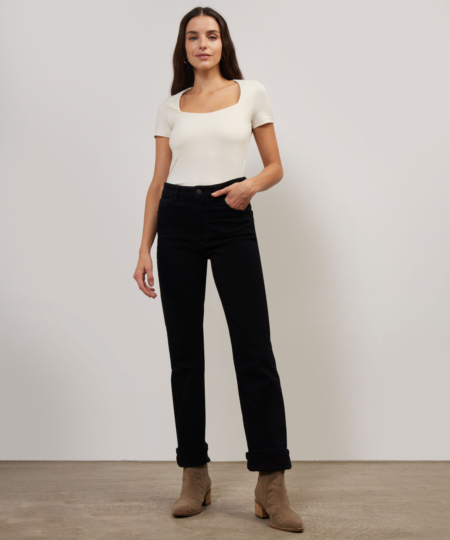 Jean Straight Tono Negro Con Pedreria
