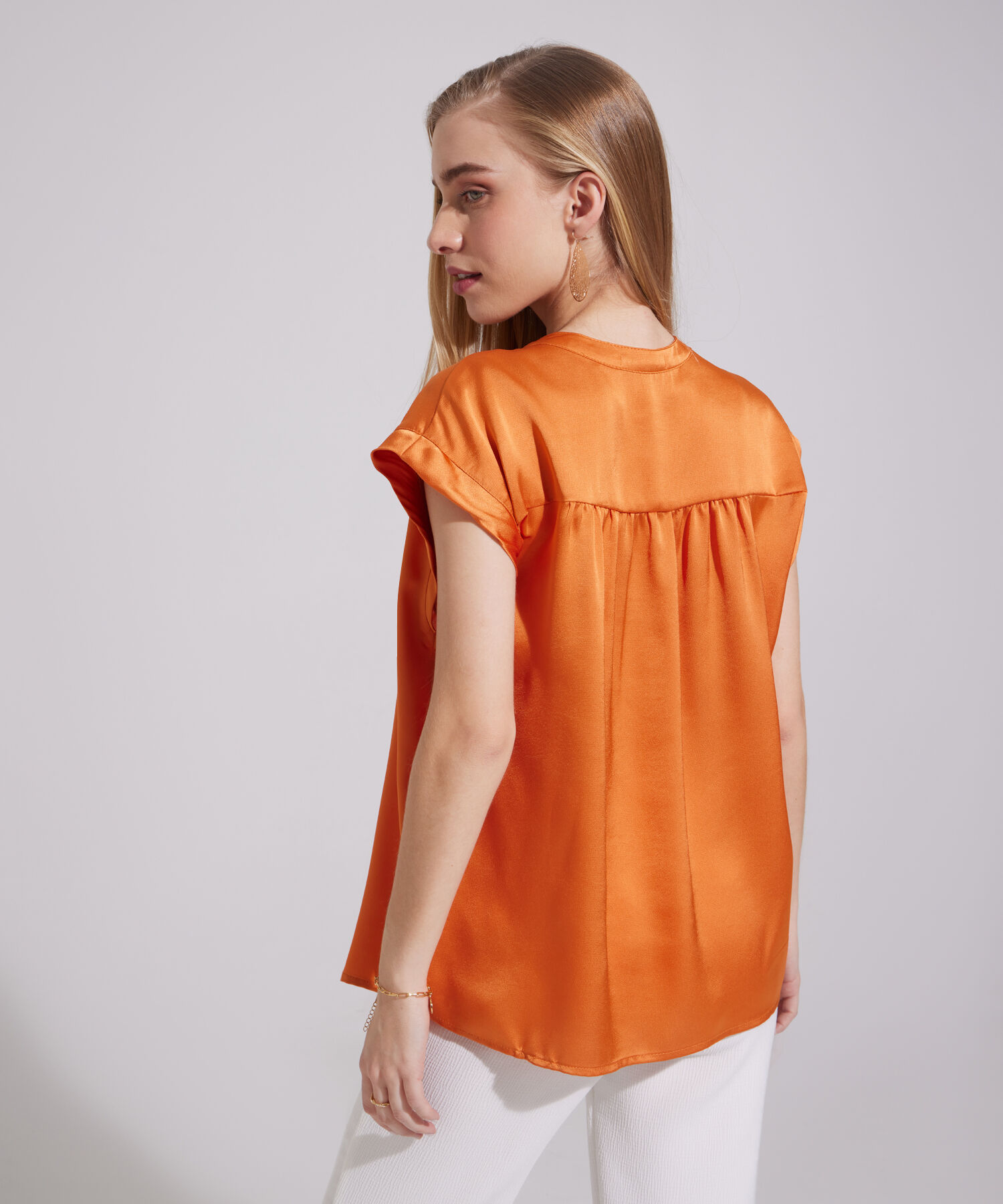 Blusa Sin Manga Unicolor Cuello Neru