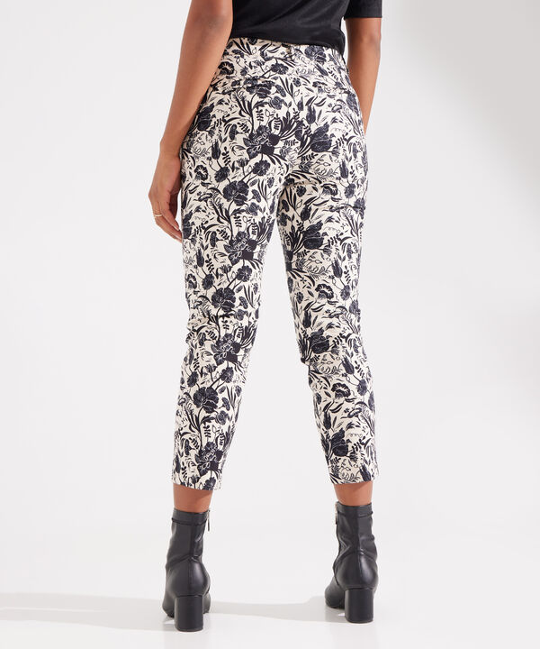 Pantalón Capri Con Estampado Floral