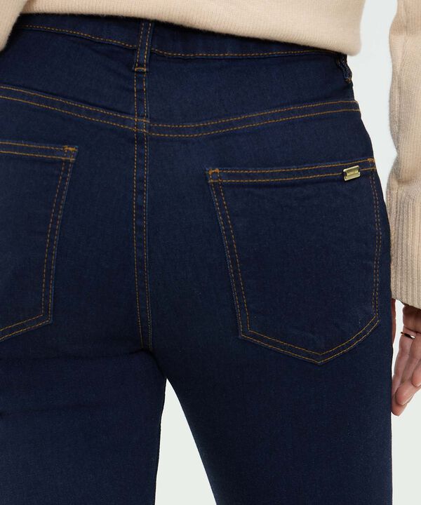 Jeans Flare Tono Oscuro