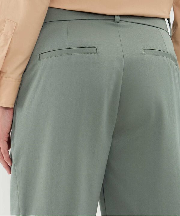 Pantalón Fluido con Prenses