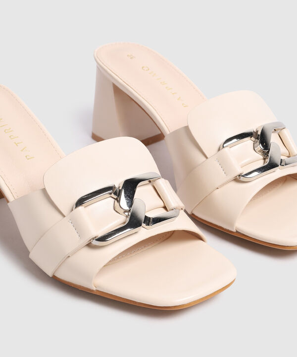 Sandalias De Tac&oacute;n Con Detalle De Eslab&oacute;n Para Mujer image number null