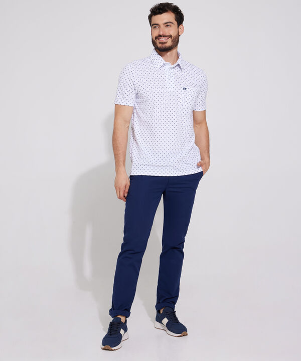 Polo Estampada, Cuello Maquina Duro Con Bolsillo, Silueta Regular Fit Blanco image number null