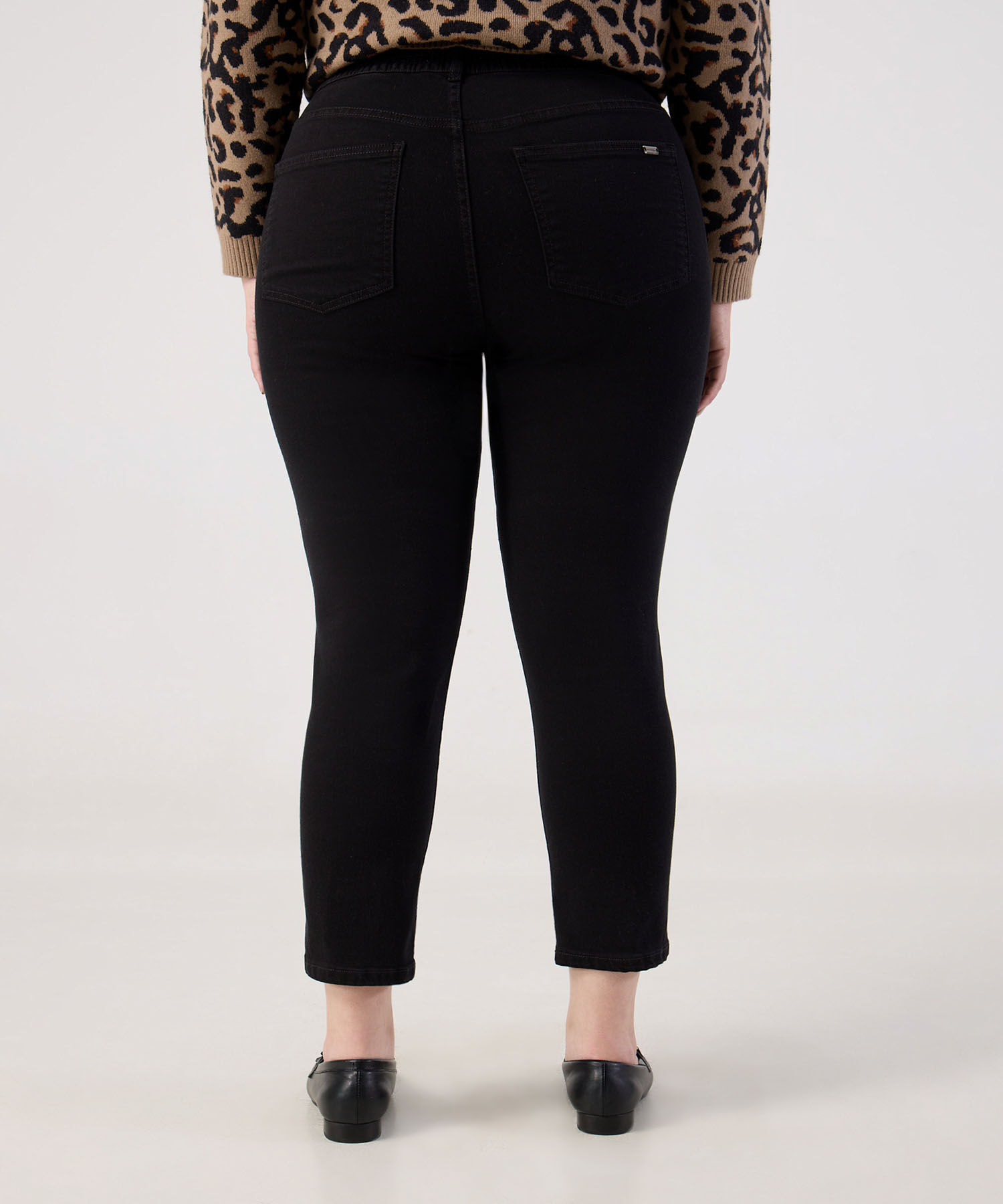 Jean Unicolor Tiro Alto al Tobillo para Mujer Curvy