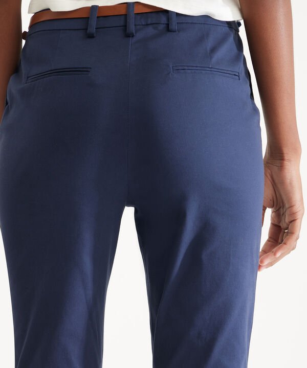 Pantalón Chino Unicolor Con Cinturón