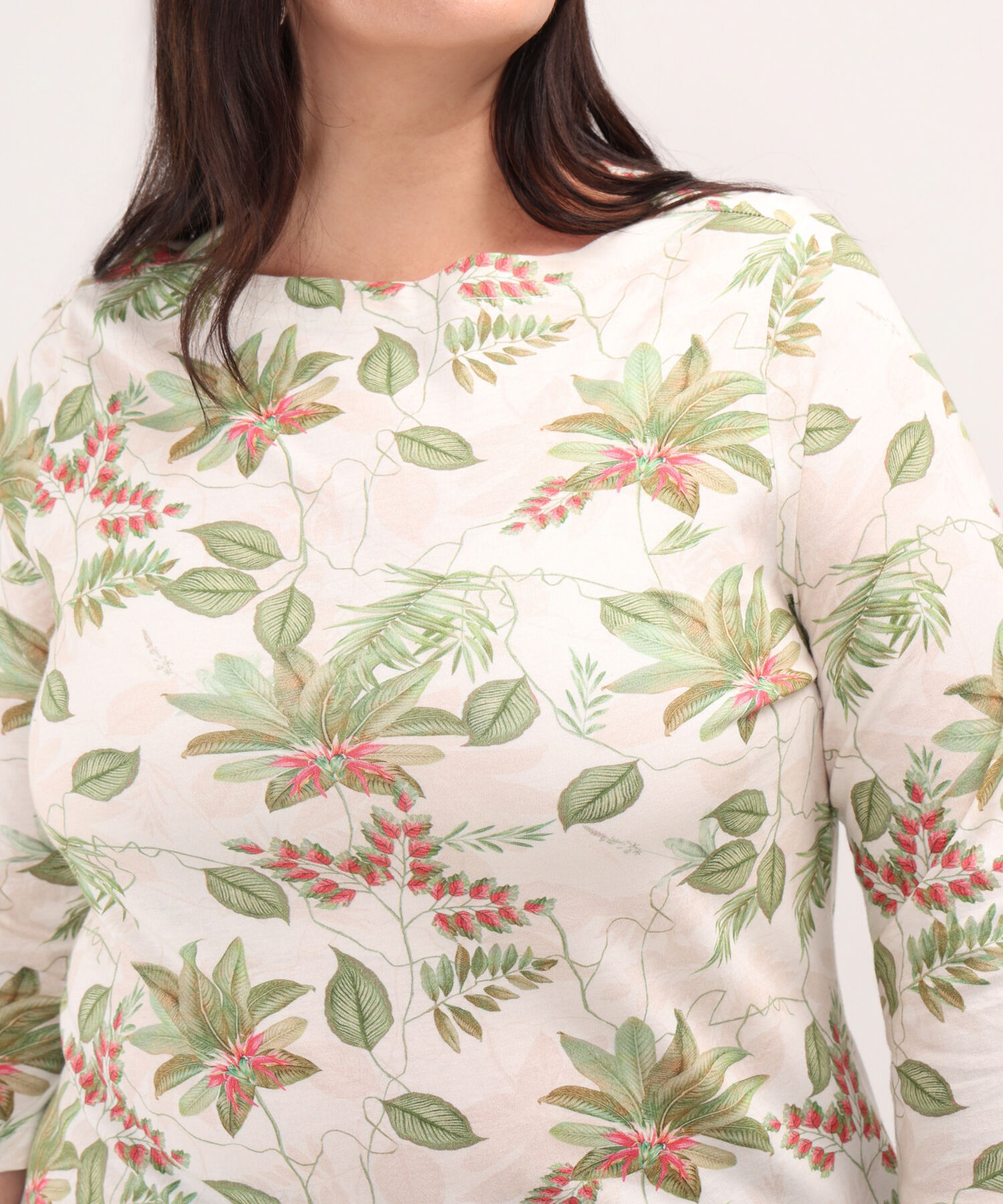 Camiseta Estampada Cuello Ojal