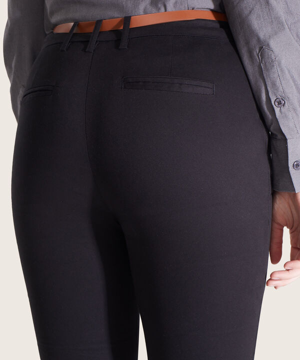 Pantalon Chino Unicolor Con Cinturon