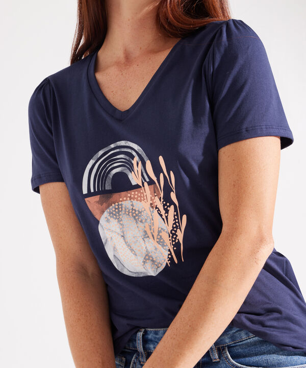 Camiseta Estampada con Escote en V