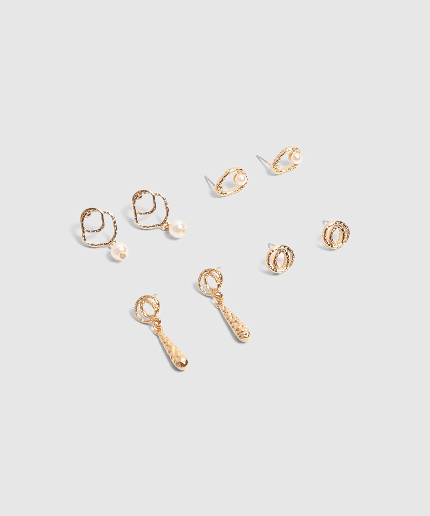 Set X4 Aretes Dorados Con Textura Y Perlas 