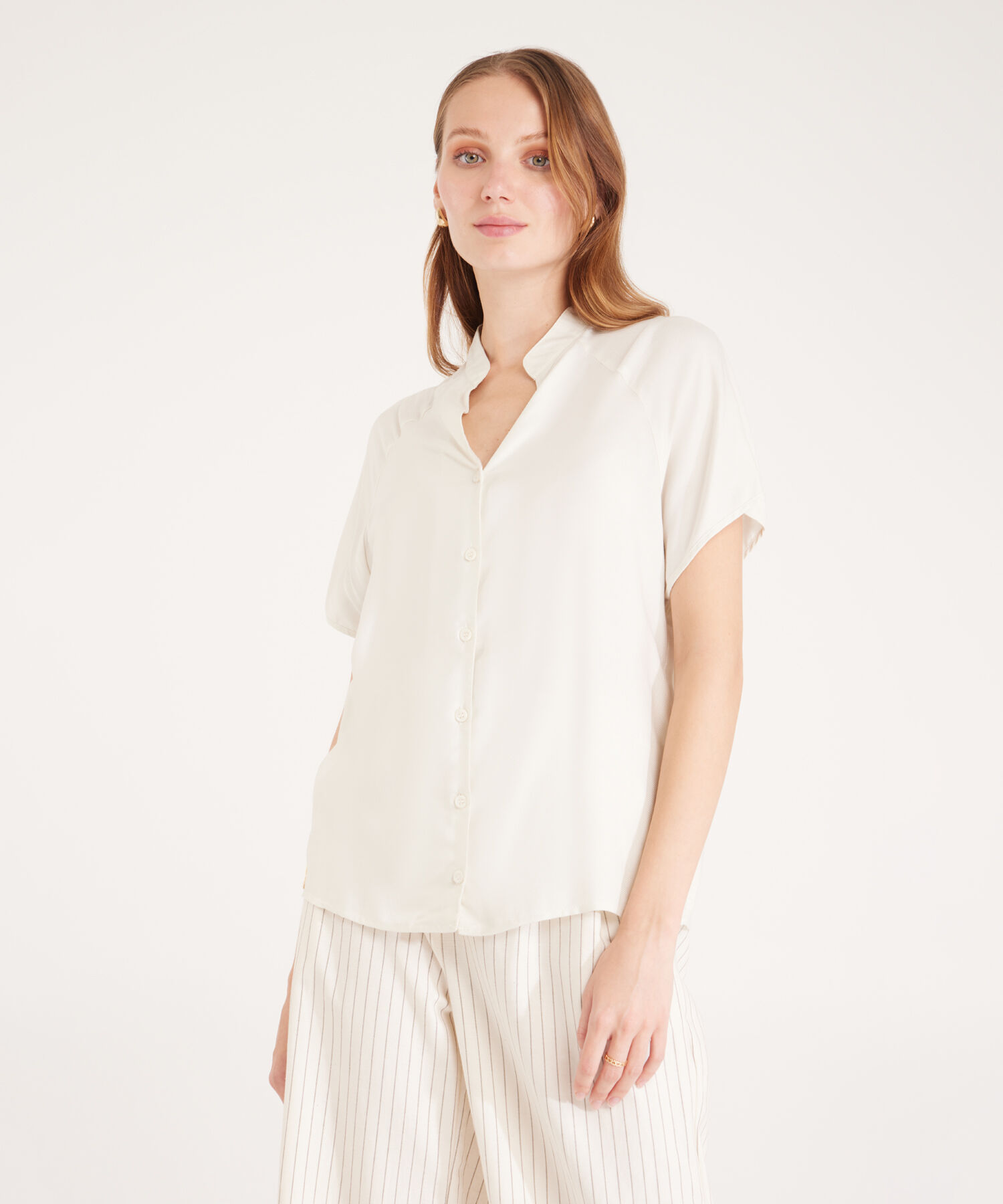 Blusa Unicolor Manga Corta Rangland, Cuello V Con Botonadura En Frente