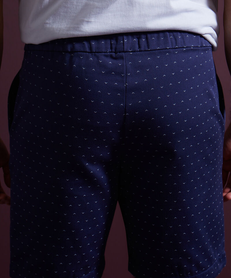 Bermuda Estampada Con Cintura Elástica, Bolsillos Laterales, Cordón Ajustable Y Silueta Regular Fit