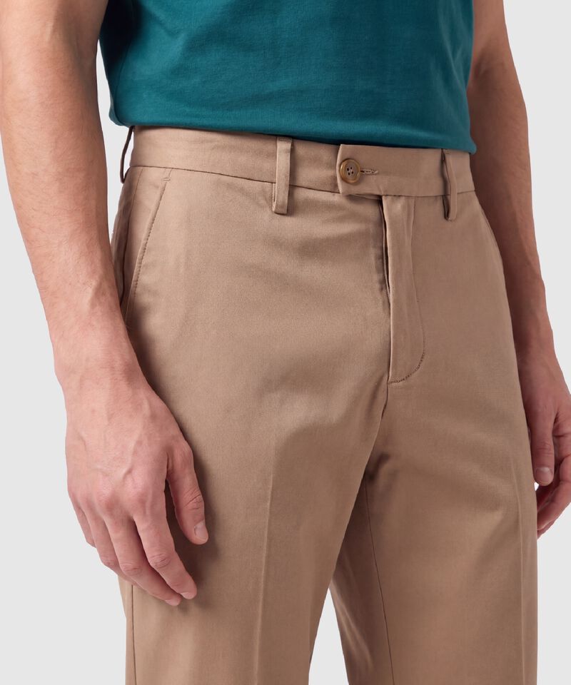 Pantal&oacute;n Casual Regular Fit Estilo Chino Hombre