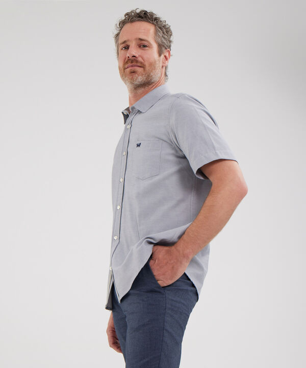 Camisa Unicolor Manga Corta Con Bolsillo, Silueta Regular Fit