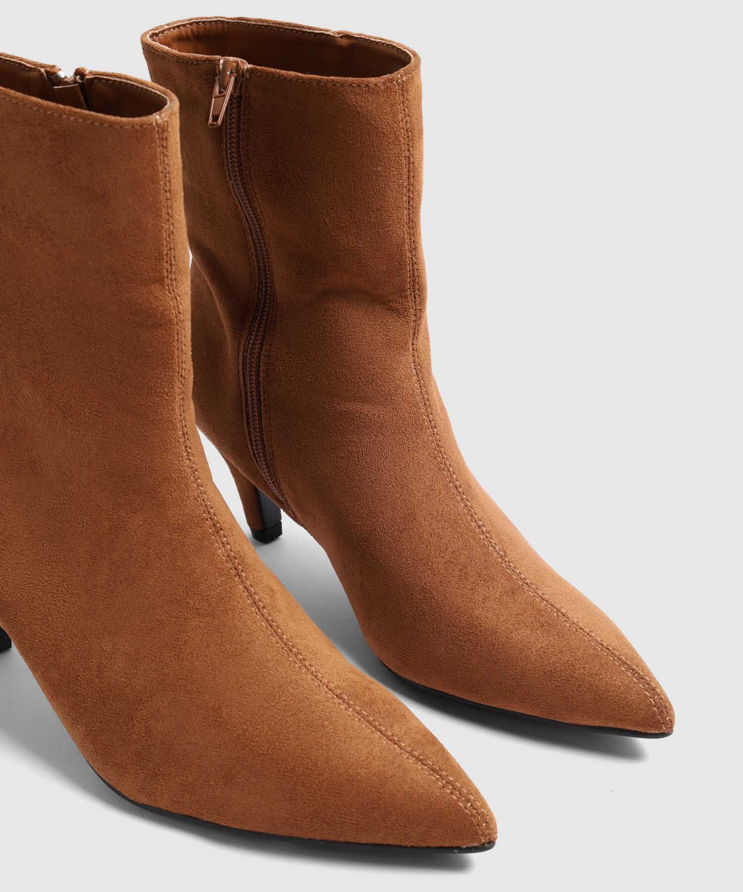 Botines De Tac&oacute;n Con Punta Triangular