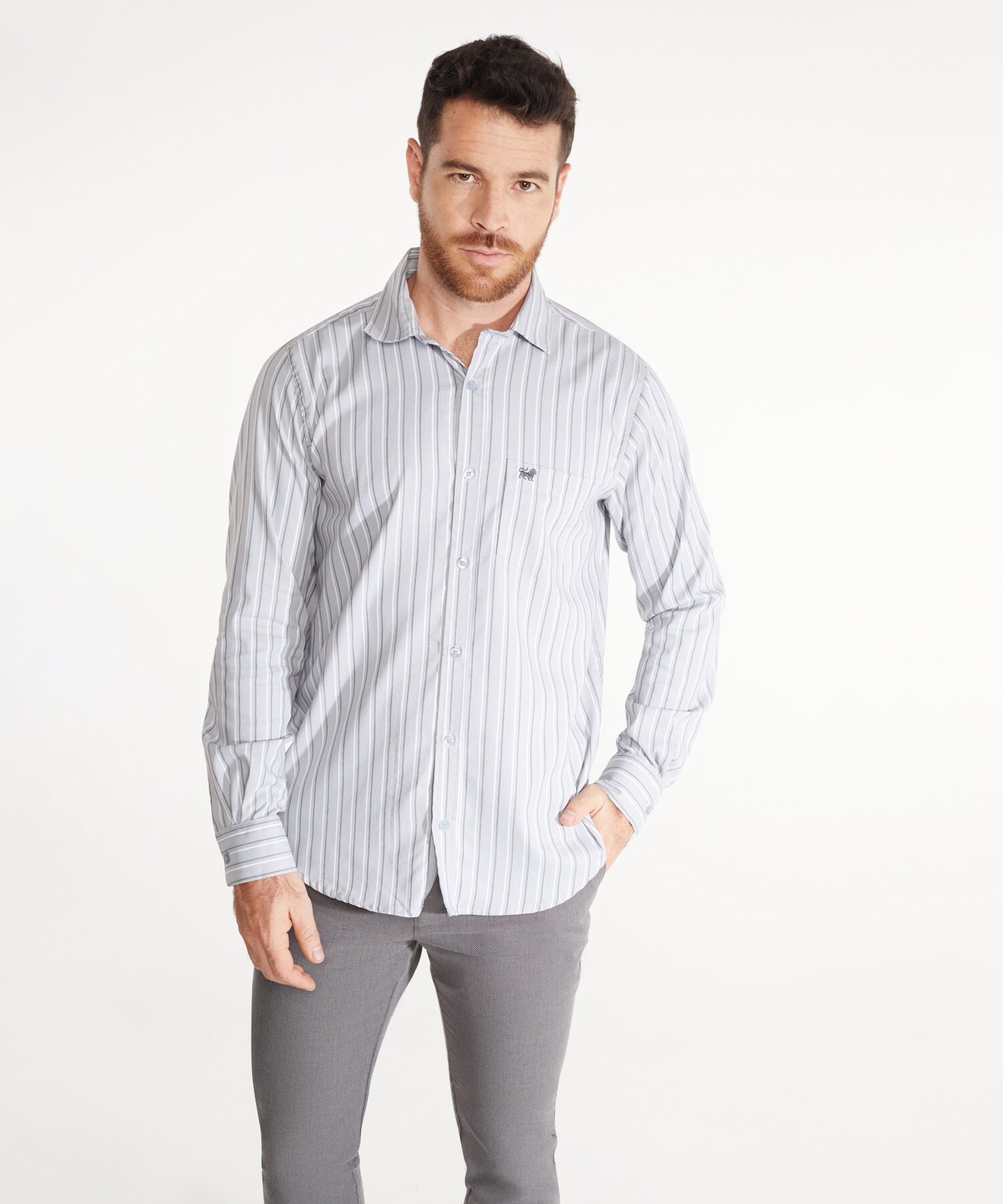 Camisa Preteñida, Manga Larga Con Bolsillo Y Silueta Regular Fit