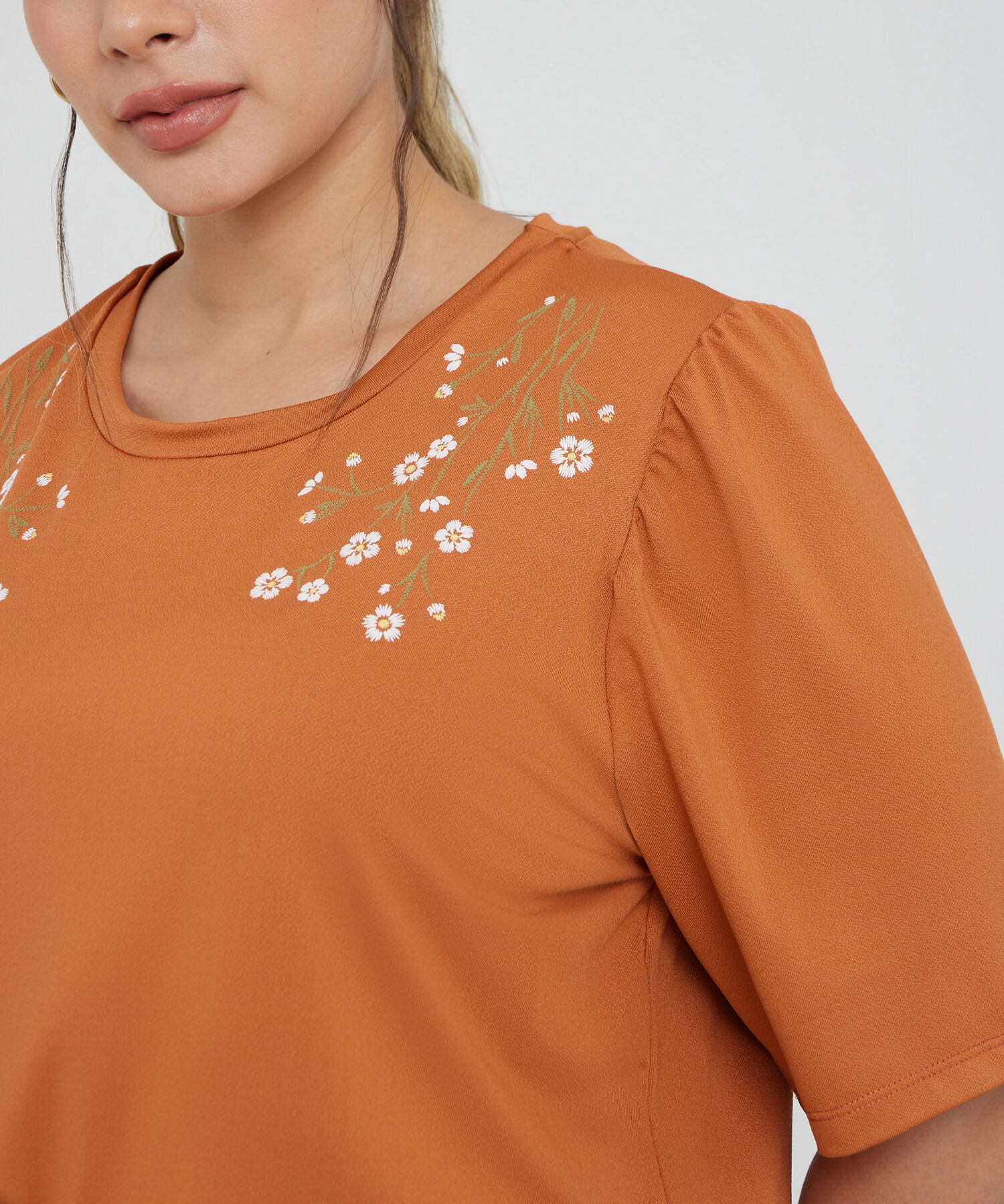 Camiseta Cuello Redondo, Manga Corta Bombacha Con Estampado Screen, Carmin Alba