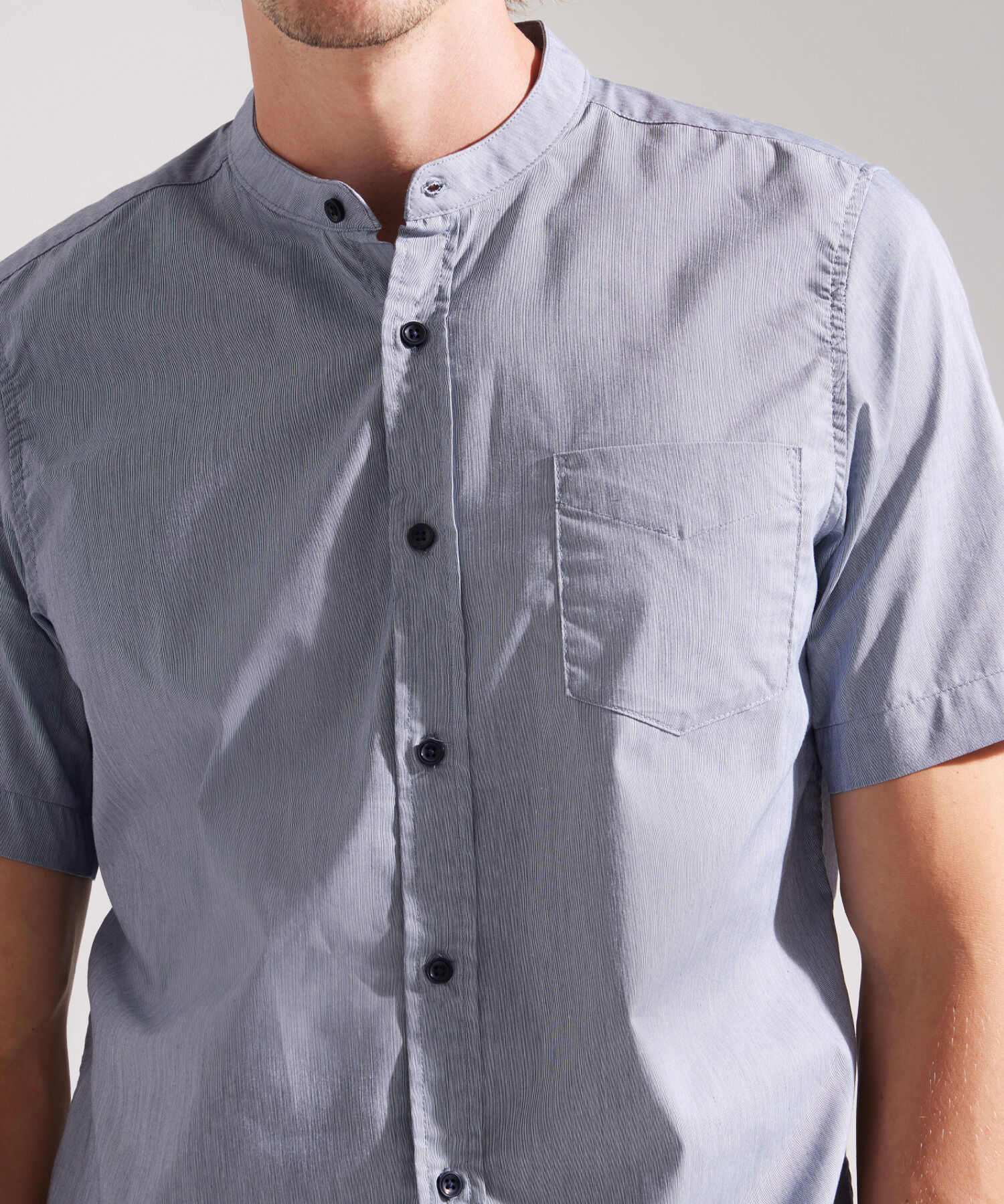 Camisa Manga Corta con Cuello Neru