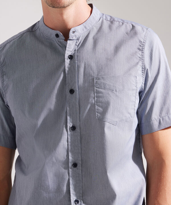 Camisa Manga Corta con Cuello Neru