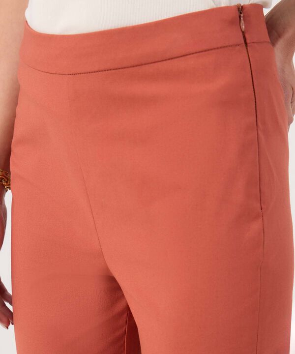 Pantalon Capri Unicolor image number null