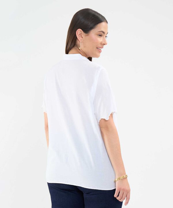 Blusa Bordada con Escote