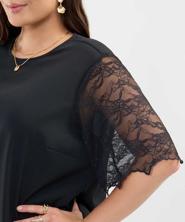 Blusa con Encaje image number null