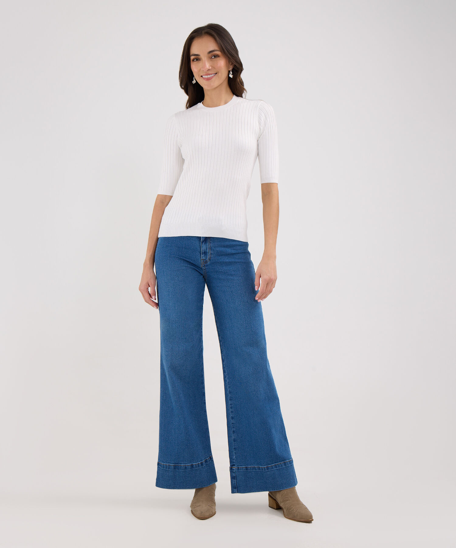 Jean Wide Leg Con Detalle En Costados Tono Azul Medio Claro